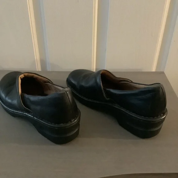 Born brand Womens loafer style black shoe, 7 1/2 W, leather upper & linings - Picture 4 of 7